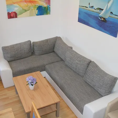 Holiday home Vulkaneifel Mit Grosser Terrasse